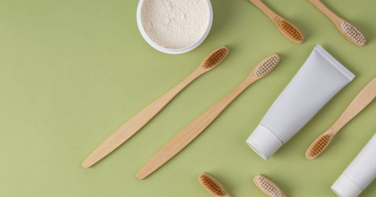 Organic Toothpaste: Natural Options & What to Look For